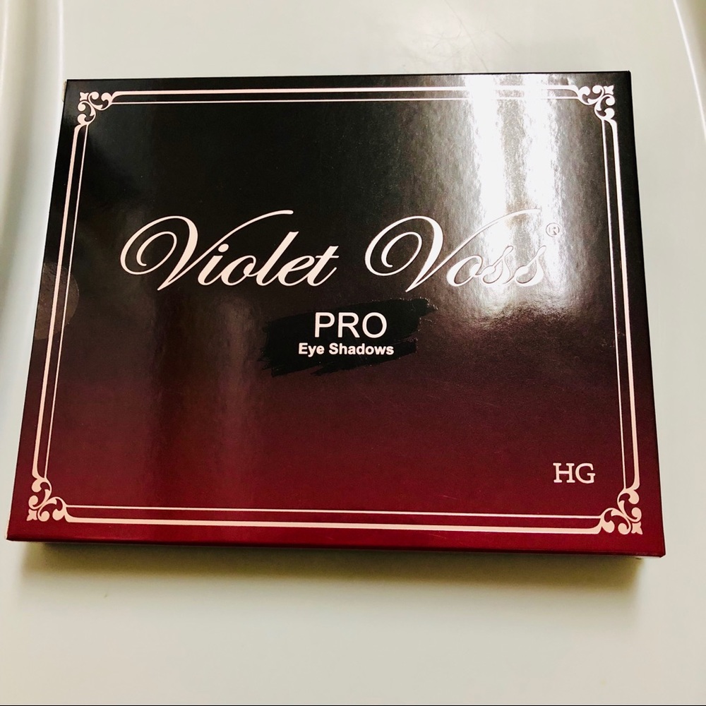 Violet Voss PRO Holy Grail eye shadow